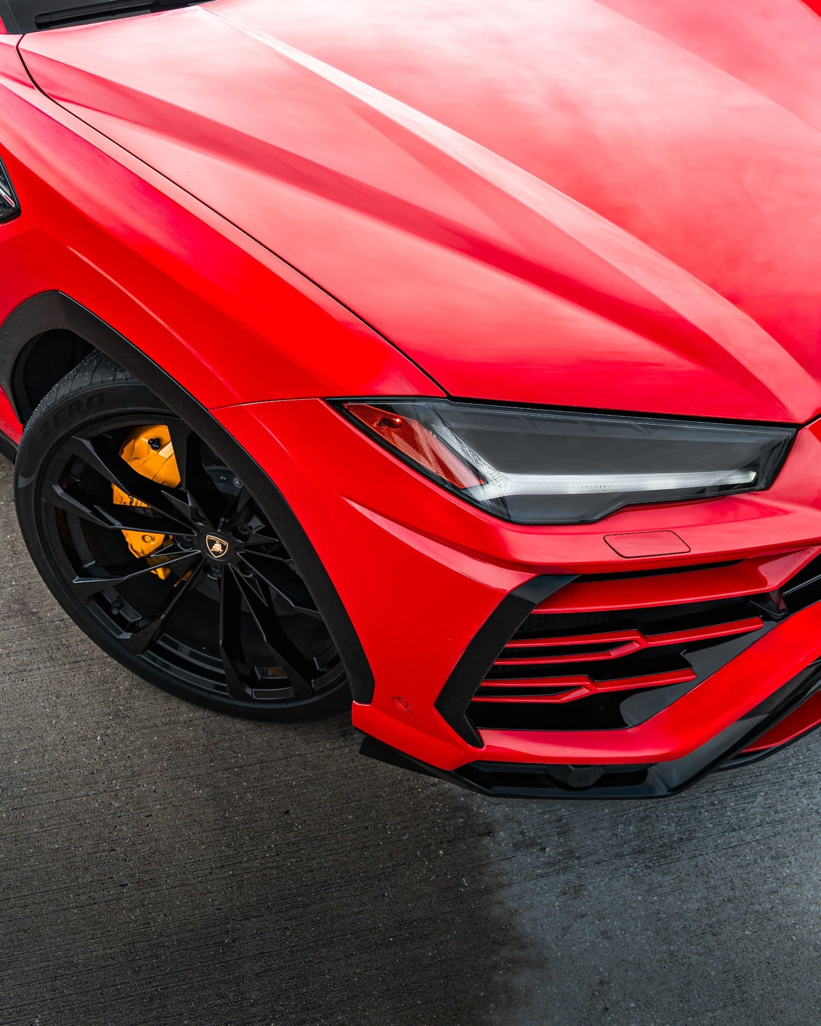 Lamborghini Urus view 6