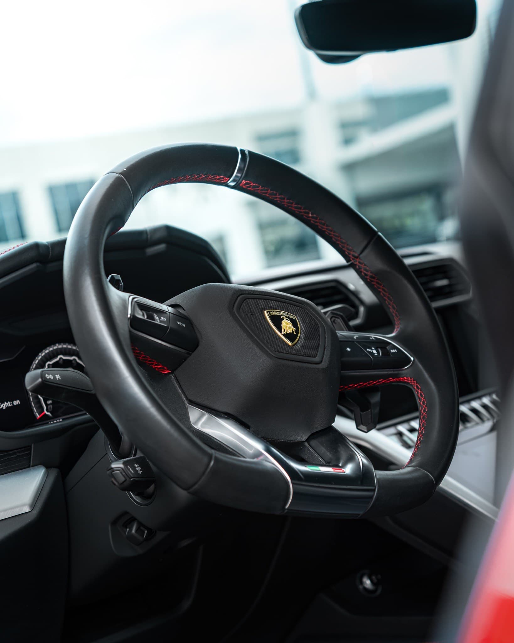 Lamborghini Urus view 7