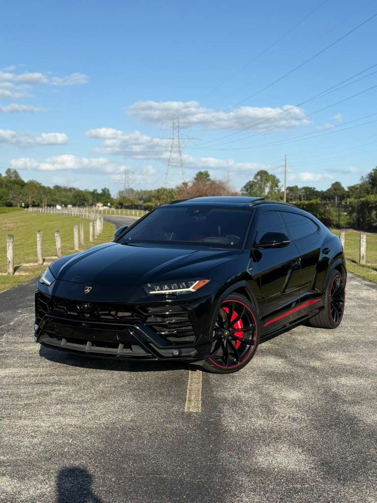 Black Lamborghini Urus